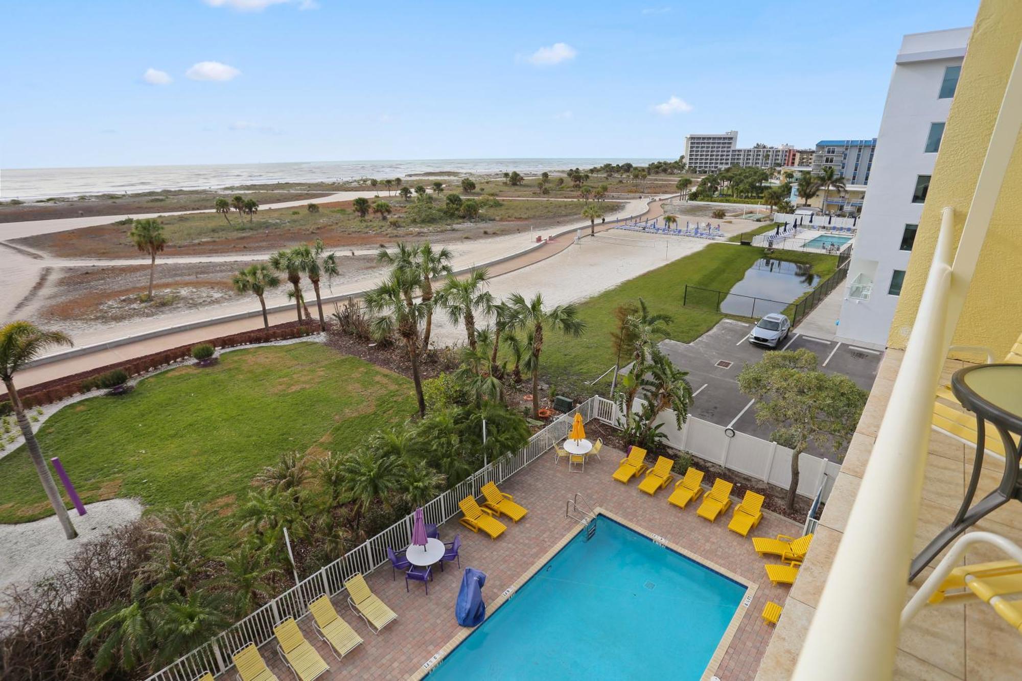 South Beach Condo Hotel By Travel Resort Services, Inc. St. Pete Beach Eksteriør billede