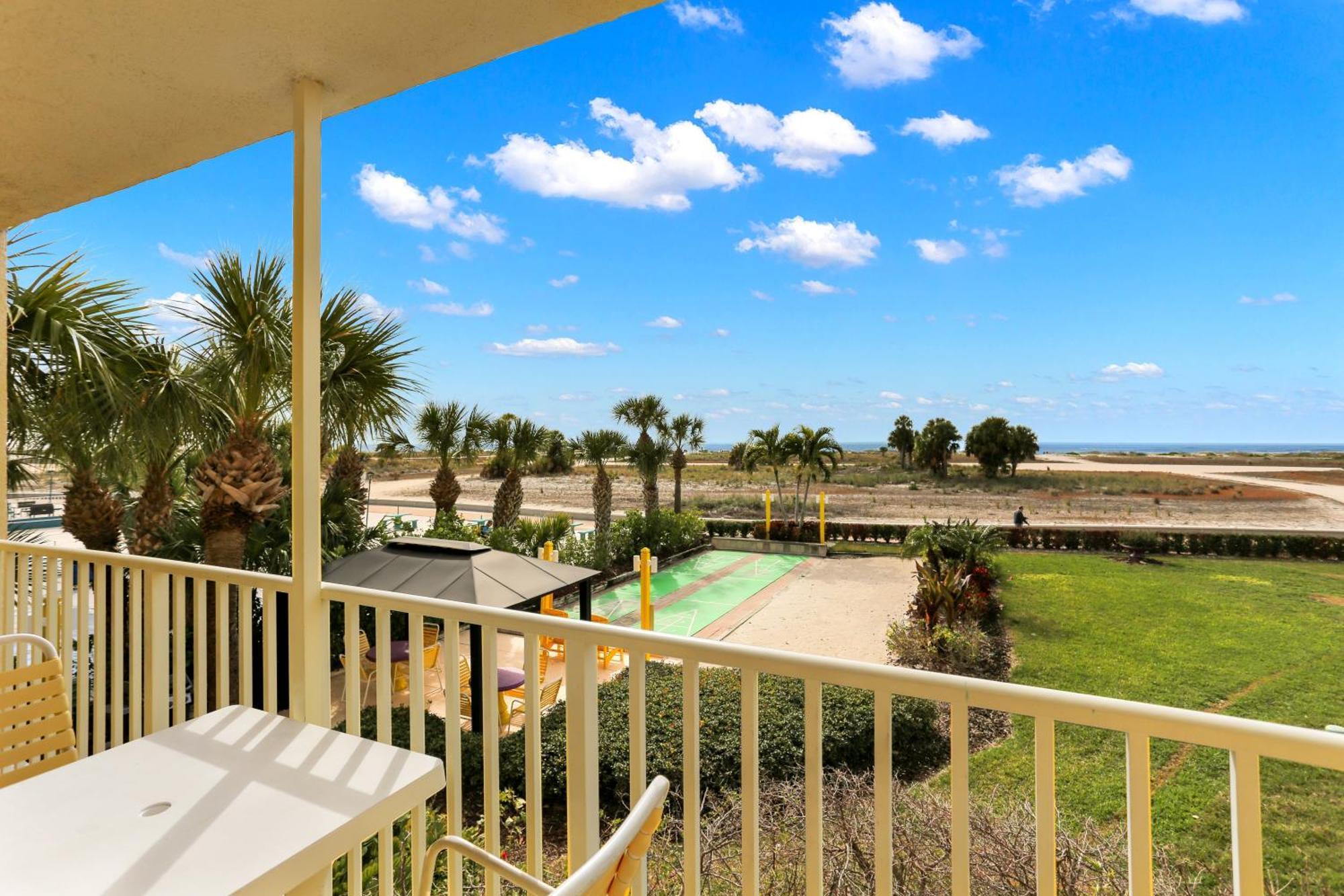 South Beach Condo Hotel By Travel Resort Services, Inc. St. Pete Beach Eksteriør billede